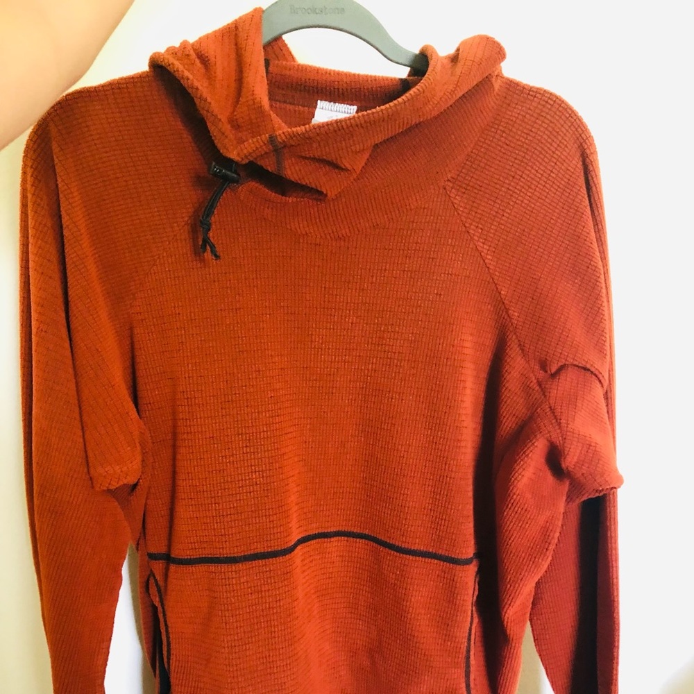 This Melanzana pullover is perfect for any outdoor adventure!